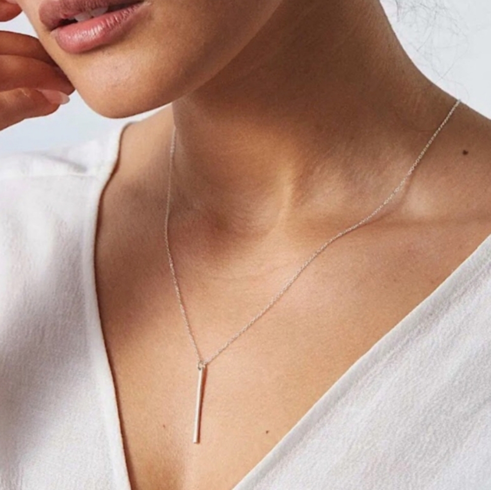 NWT Silver Bar Minimalist Necklace 18"-20" matching chain with lobster clasp.NEW